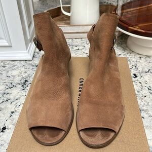 Lucky Brand LK-Bray Sesamie Embossed Nubuck Women’s shoes.